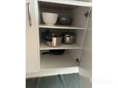 Inventarier till fullt möblerad enrummare - se alla bilder för komplett innehåll