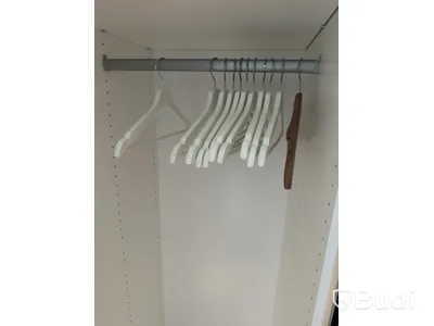Inventarier till fullt möblerad enrummare - se alla bilder för komplett innehåll