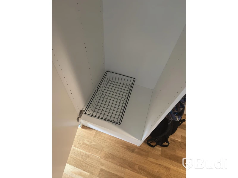 Inventarier till fullt möblerad enrummare - se alla bilder för komplett innehåll