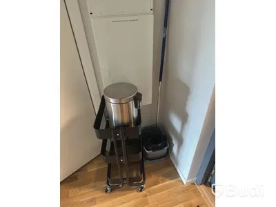 Inventarier till fullt möblerad enrummare - se alla bilder för komplett innehåll