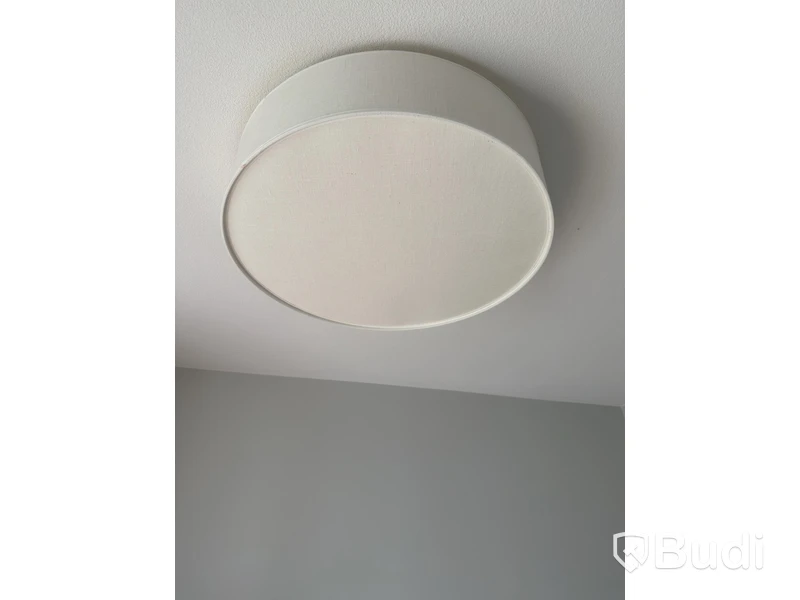 Inventarier till fullt möblerad enrummare - se alla bilder för komplett innehåll
