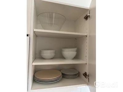 Inventarier till fullt möblerad enrummare - se alla bilder för komplett innehåll