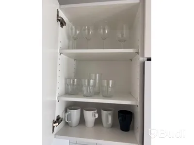 Inventarier till fullt möblerad enrummare - se alla bilder för komplett innehåll