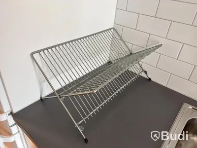 Inventarier till fullt möblerad enrummare - se alla bilder för komplett innehåll