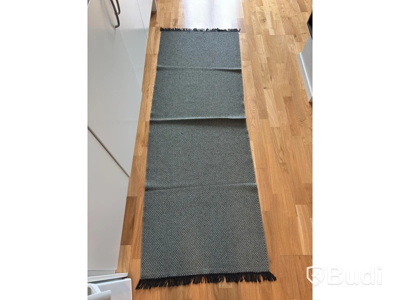 Inventarier till fullt möblerad enrummare - se alla bilder för komplett innehåll