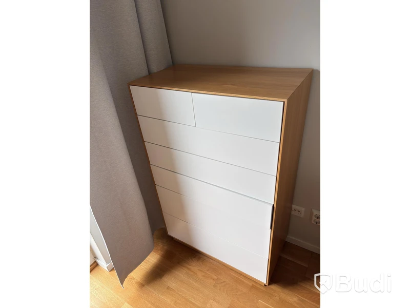Inventarier till fullt möblerad enrummare - se alla bilder för komplett innehåll
