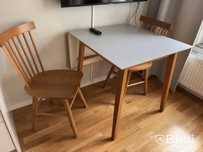 Inventarier till fullt möblerad enrummare - se alla bilder för komplett innehåll