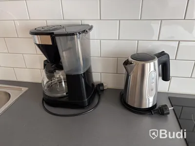 Inventarier till fullt möblerad enrummare - se alla bilder för komplett innehåll