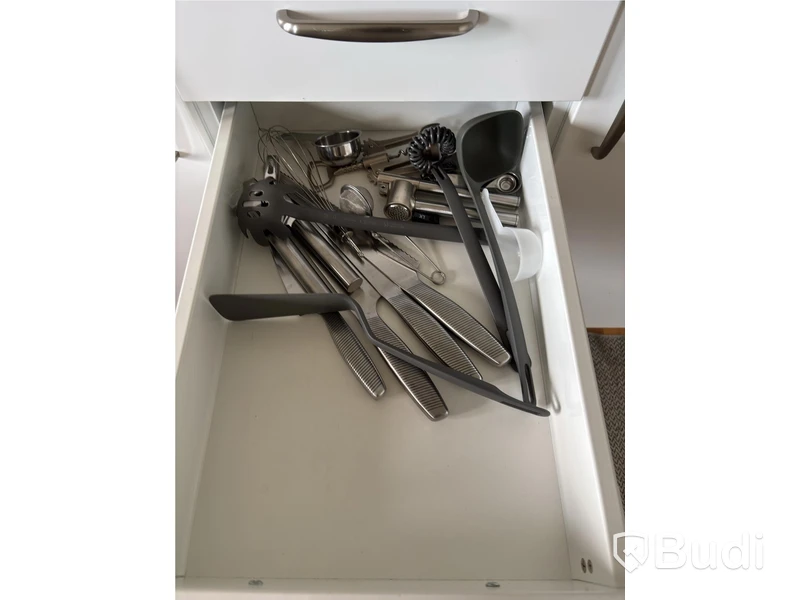Inventarier till fullt möblerad trerummare - se alla bilder för komplett innehåll