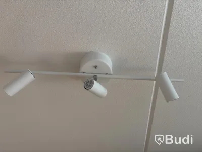 Inventarier till fullt möblerad enrummare - se alla bilder för komplett innehåll