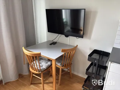 Inventarier till fullt möblerad enrummare - se alla bilder för komplett innehåll