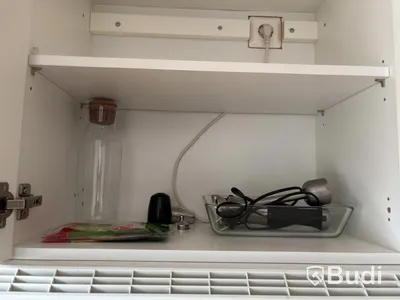 Inventarier till fullt möblerad enrummare - se alla bilder för komplett innehåll