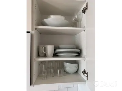 Inventarier till fullt möblerad enrummare - se alla bilder för komplett innehåll