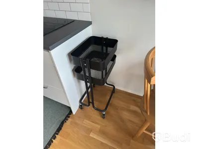 Inventarier till fullt möblerad enrummare - se alla bilder för komplett innehåll