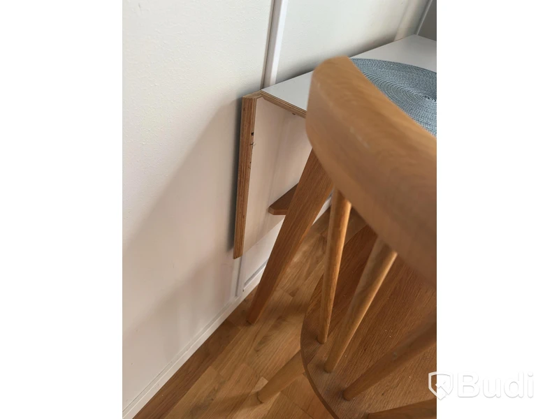 Inventarier till fullt möblerad enrummare - se alla bilder för komplett innehåll
