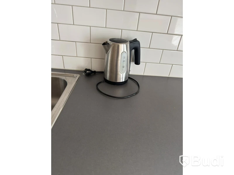 Inventarier till fullt möblerad enrummare - se alla bilder för komplett innehåll