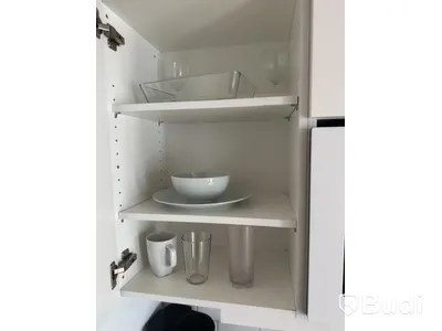 Inventarier till fullt möblerad enrummare - se alla bilder för komplett innehåll
