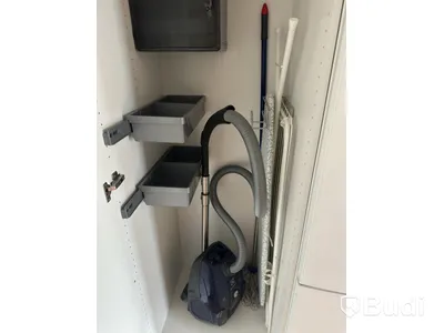 Inventarier till fullt möblerad enrummare - se alla bilder för komplett innehåll