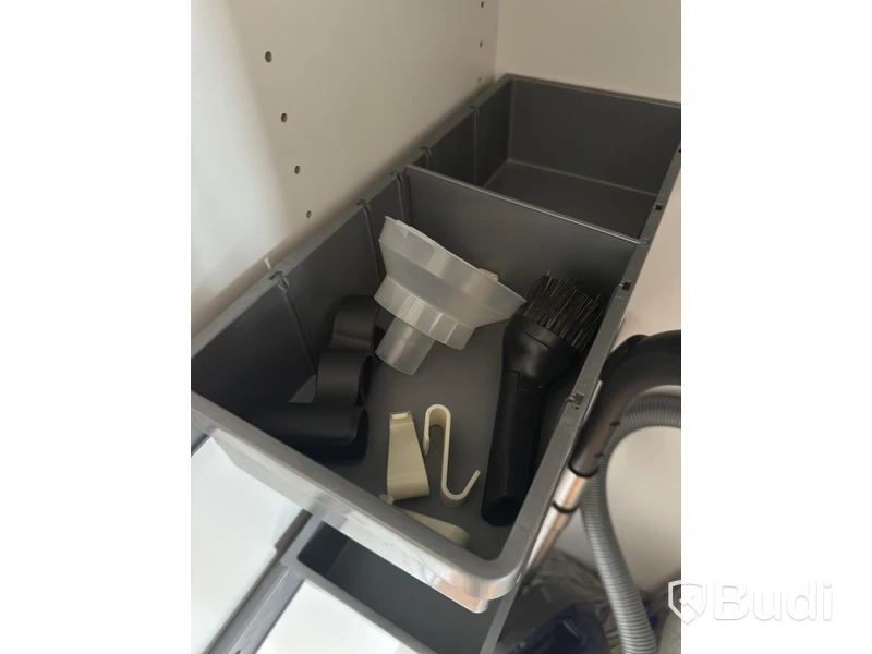 Inventarier till fullt möblerad enrummare - se alla bilder för komplett innehåll