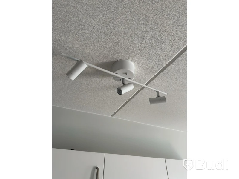 Inventarier till fullt möblerad enrummare - se alla bilder för komplett innehåll