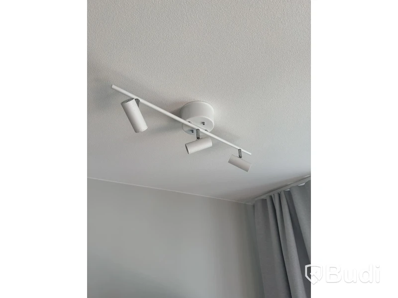 Inventarier till fullt möblerad enrummare - se alla bilder för komplett innehåll