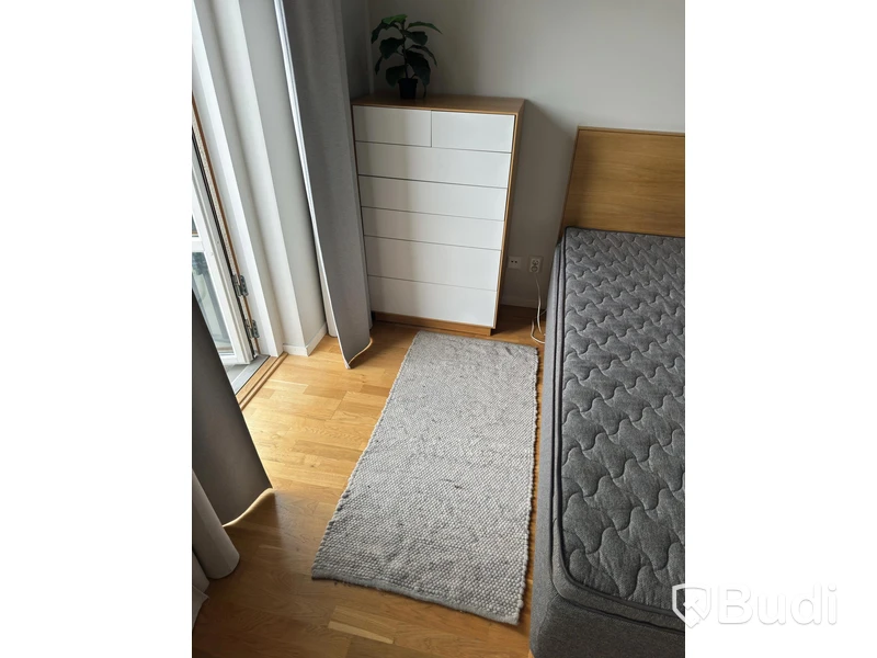 Inventarier till fullt möblerad enrummare - se alla bilder för komplett innehåll