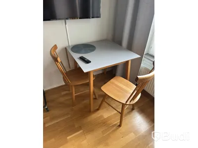 Inventarier till fullt möblerad enrummare - se alla bilder för komplett innehåll
