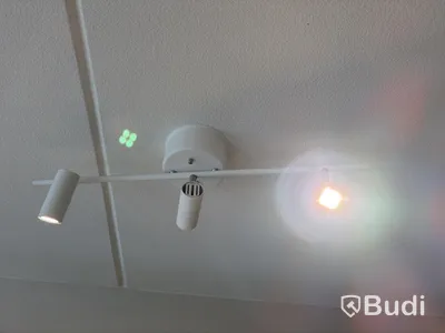 Inventarier till fullt möblerad enrummare - se alla bilder för komplett innehåll