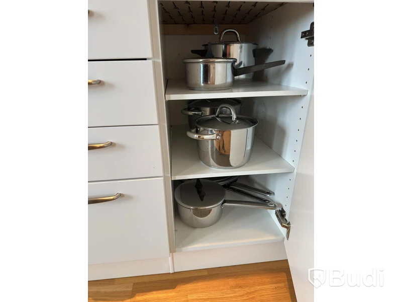Inventarier till fullt möblerad trerummare - se alla bilder för komplett innehåll