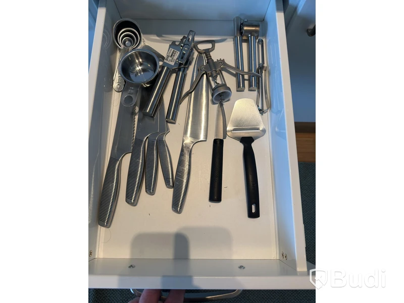 Inventarier till fullt möblerad trerummare - se alla bilder för komplett innehåll