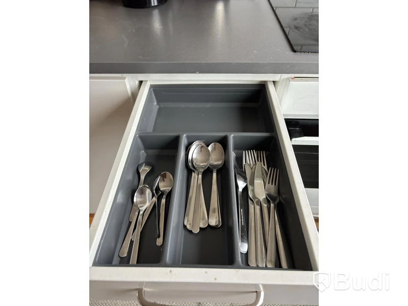 Inventarier till fullt möblerad trerummare - se alla bilder för komplett innehåll