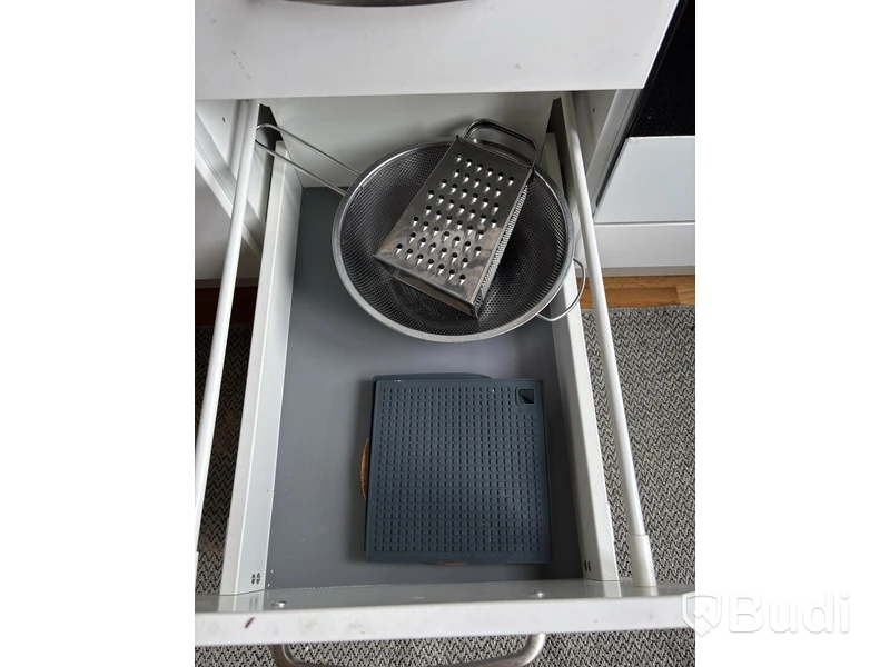 Inventarier till fullt möblerad trerummare - se alla bilder för komplett innehåll