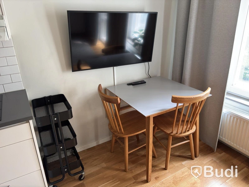 Inventarier till fullt möblerad enrummare - se alla bilder för komplett innehåll