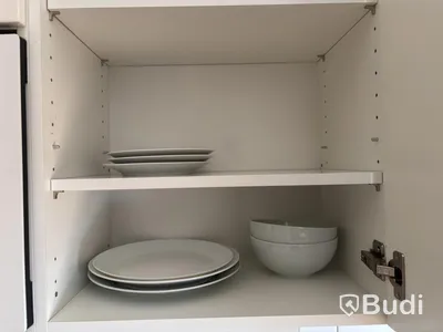 Inventarier till fullt möblerad enrummare - se alla bilder för komplett innehåll