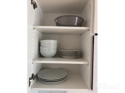 Inventarier till fullt möblerad enrummare - se alla bilder för komplett innehåll