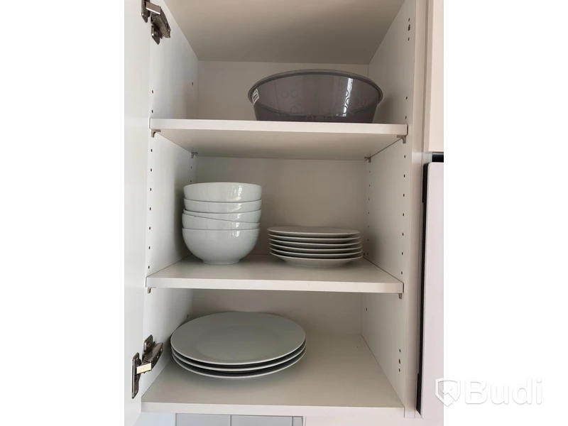 Inventarier till fullt möblerad enrummare - se alla bilder för komplett innehåll
