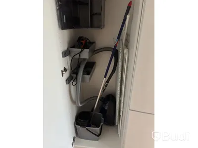 Inventarier till fullt möblerad enrummare - se alla bilder för komplett innehåll