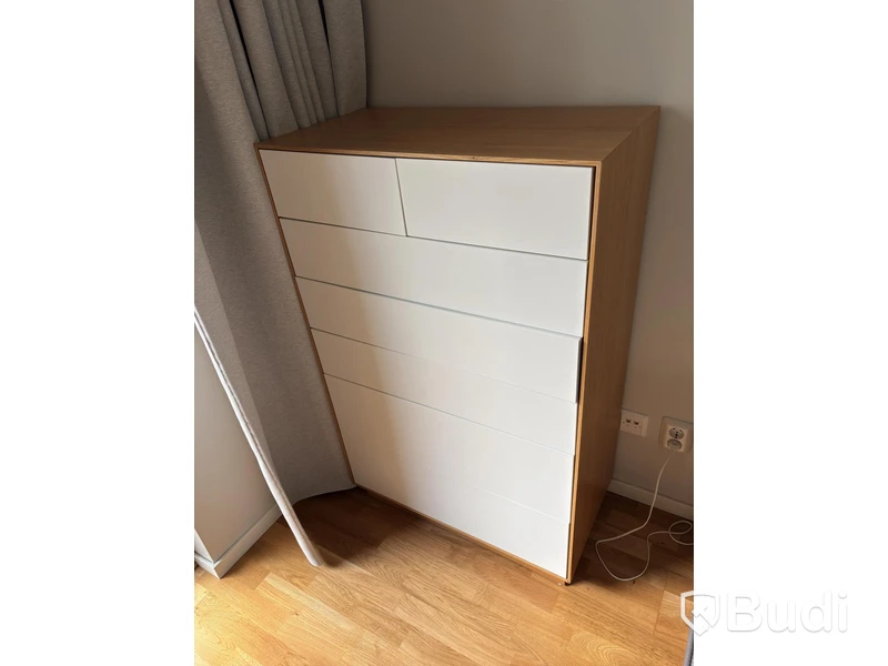 Inventarier till fullt möblerad enrummare - se alla bilder för komplett innehåll