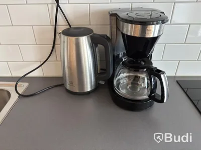Inventarier till fullt möblerad enrummare - se alla bilder för komplett innehåll