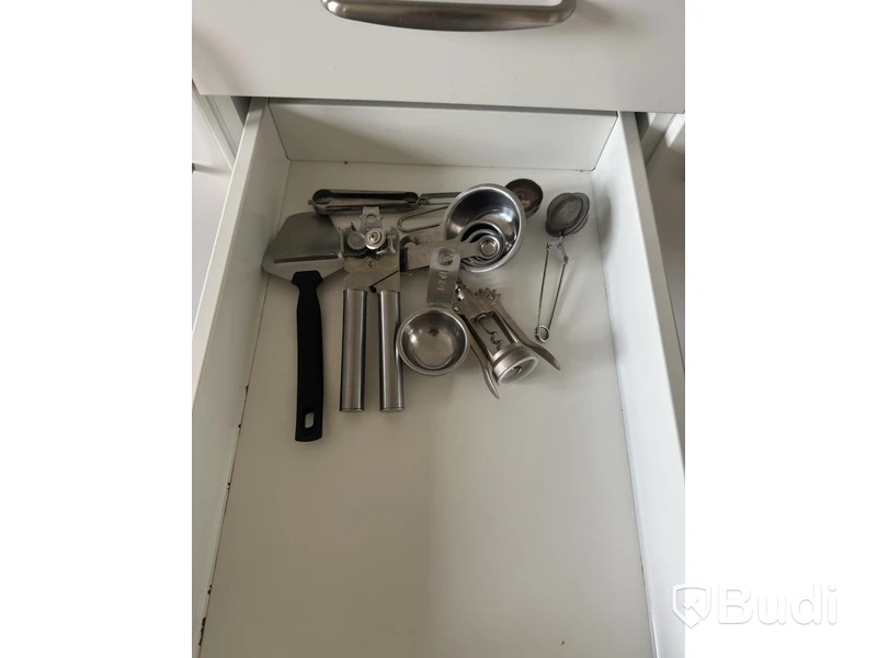 Inventarier till fullt möblerad trerummare - se alla bilder för komplett innehåll
