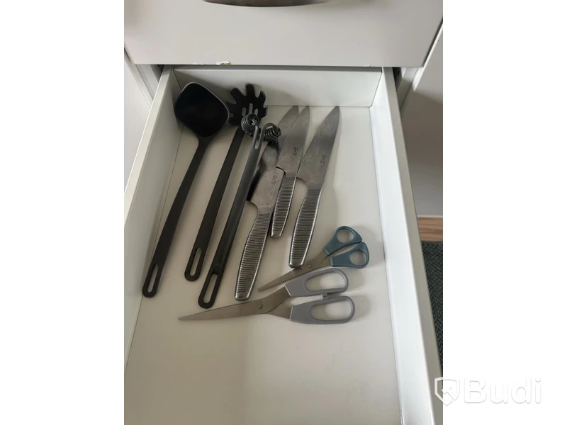 Inventarier till fullt möblerad trerummare - se alla bilder för komplett innehåll