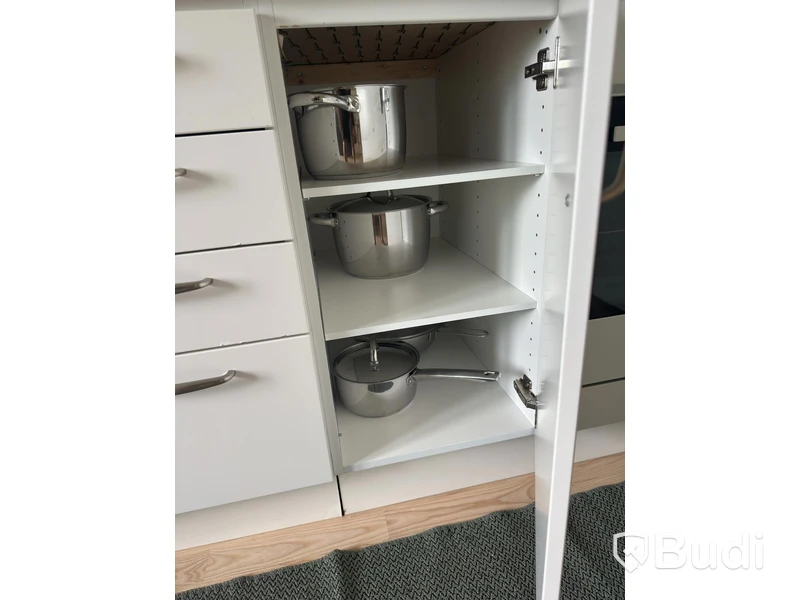 Inventarier till fullt möblerad trerummare - se alla bilder för komplett innehåll
