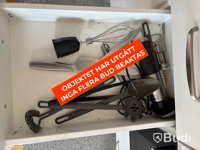 Inventarier till fullt möblerad enrummare - se alla bilder för komplett innehåll