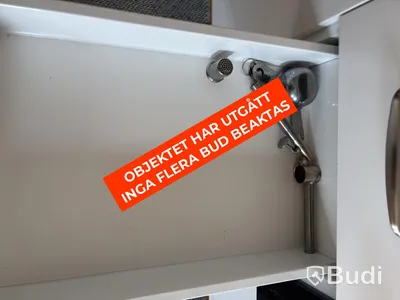 Inventarier till fullt möblerad enrummare - se alla bilder för komplett innehåll