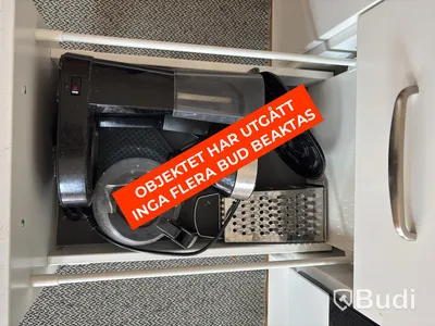 Inventarier till fullt möblerad enrummare - se alla bilder för komplett innehåll