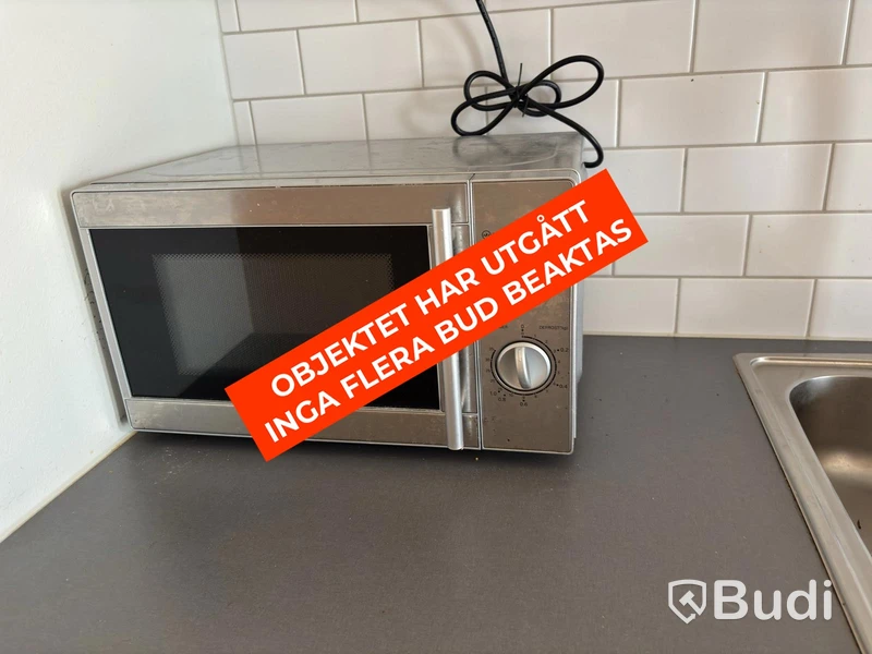 Inventarier till fullt möblerad enrummare - se alla bilder för komplett innehåll