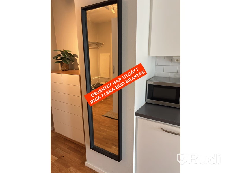 Inventarier till fullt möblerad enrummare - se alla bilder för komplett innehåll