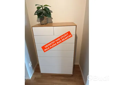 Inventarier till fullt möblerad enrummare - se alla bilder för komplett innehåll