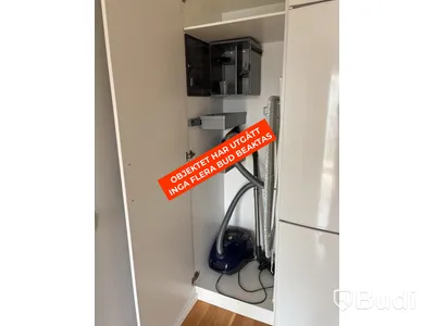 Inventarier till fullt möblerad enrummare - se alla bilder för komplett innehåll