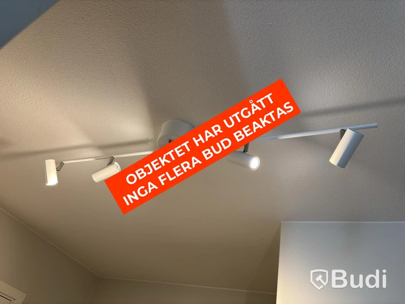 Inventarier till fullt möblerad enrummare - se alla bilder för komplett innehåll